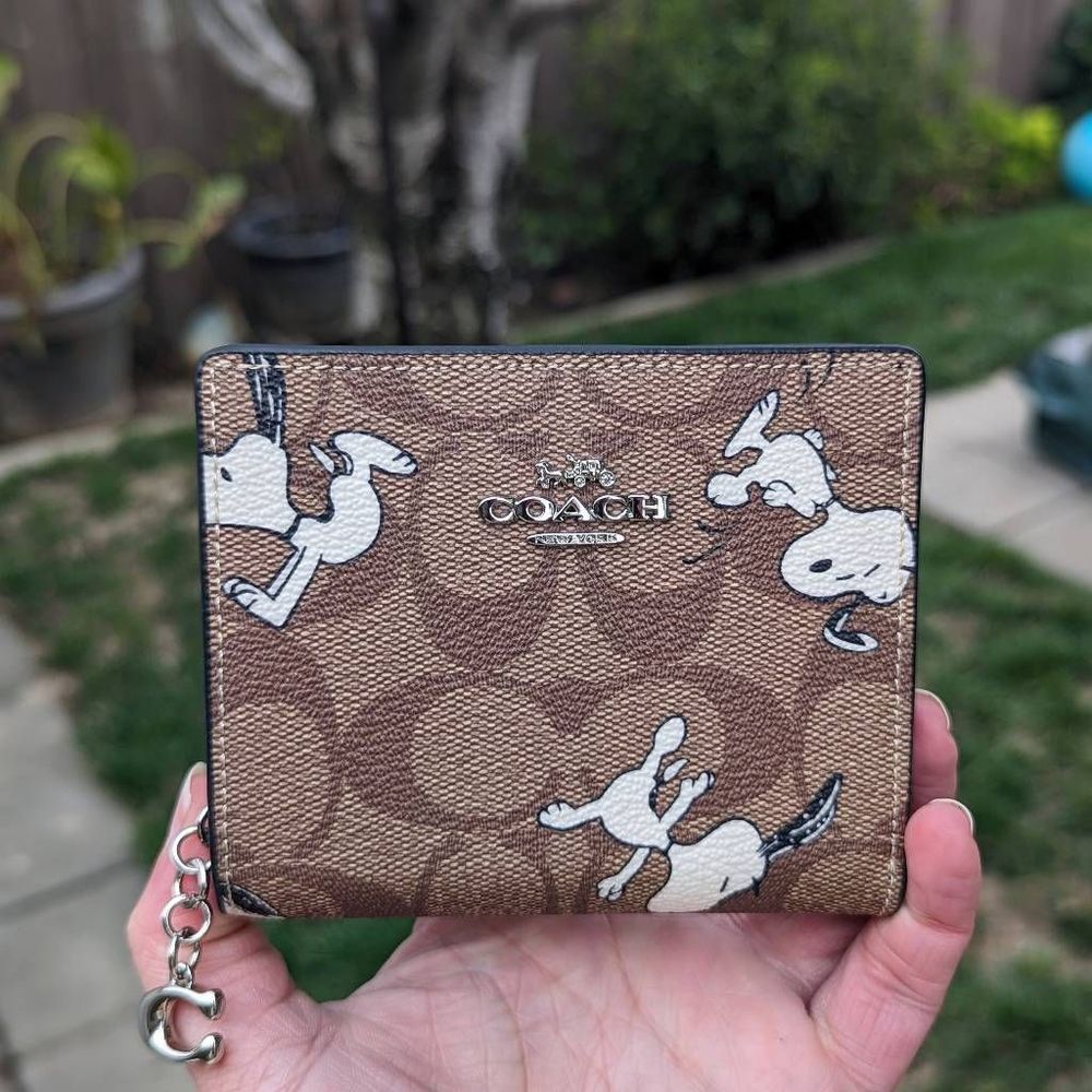 Coach X Peanuts Snap Wallet In Signature Canvas With Snoopy Print - Picture 2 of 7